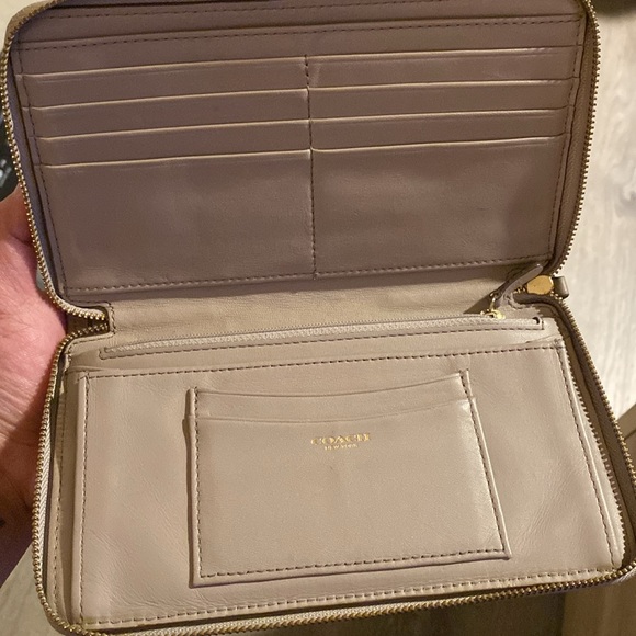 Preloved coach continental wallet - Picture 16 of 16